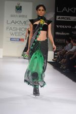 Model walk the ramp for Archana Kocchar show at Lakme Fashion Week 2012 Day 5 in Grand Hyatt on 7th Aug 2012 (38).JPG